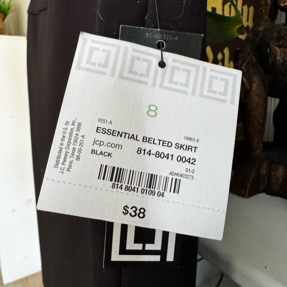 Calvin Klein NEW skirt. With tags.
